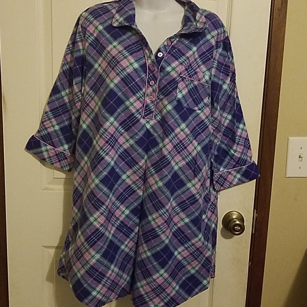 SALE 🎈 3/$15 Bundle. Joe Boxer flannel Night Gown
